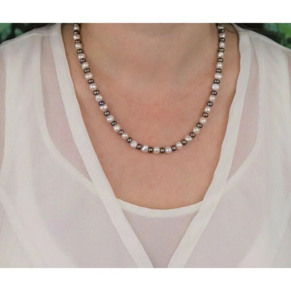 14k Yellow Gold Freshwater White and Black Pearl Necklace 18 inch - Picture 4 of 8